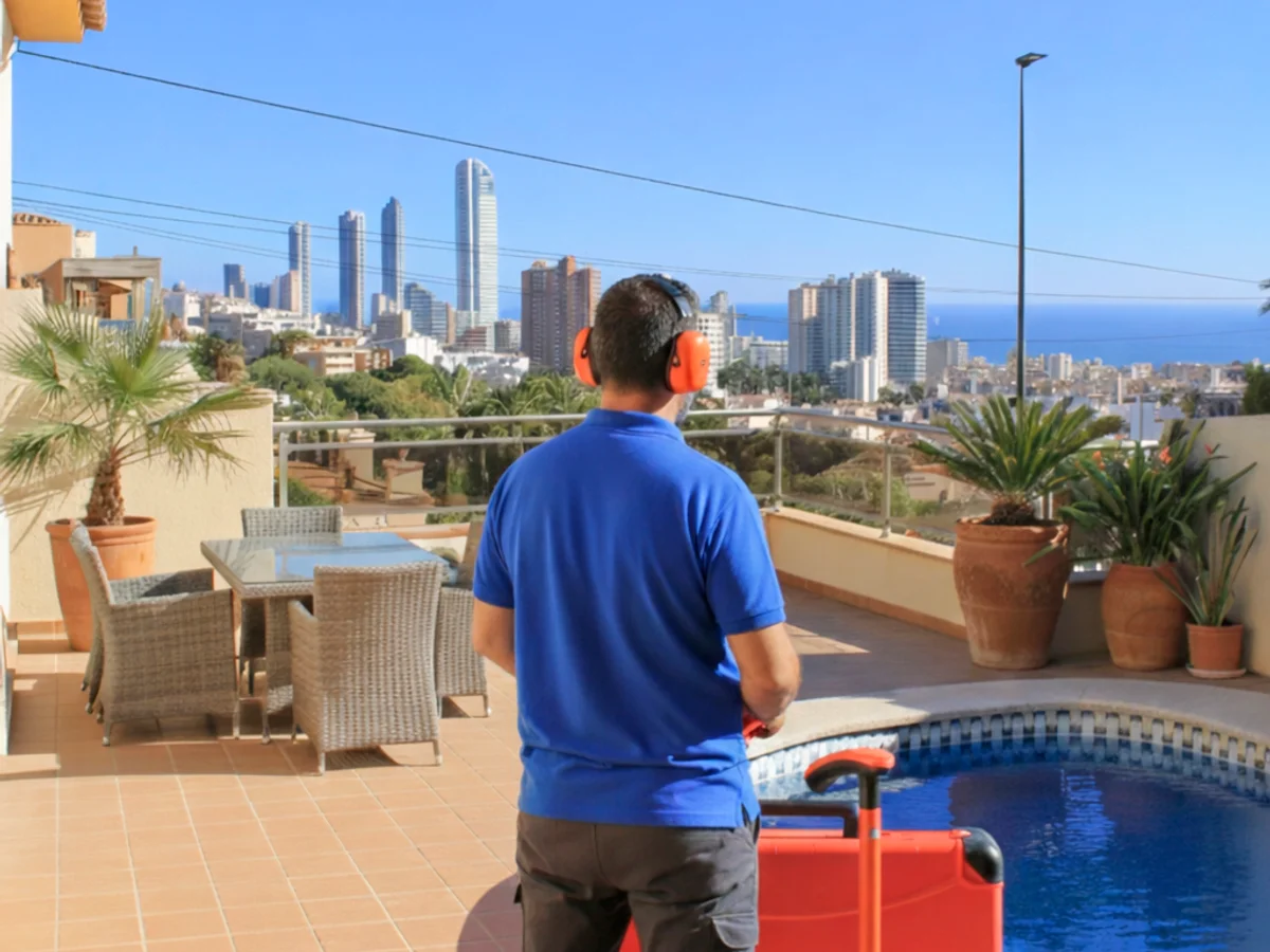 Fontanero profesional de FONTANERÍA BENIDORM en Benidorm